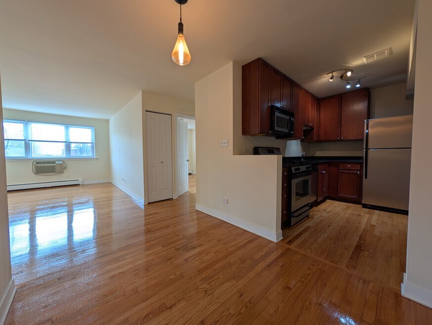 643 W Wrightwood Ave unit 311, Chicago, IL 60614 - photo 1