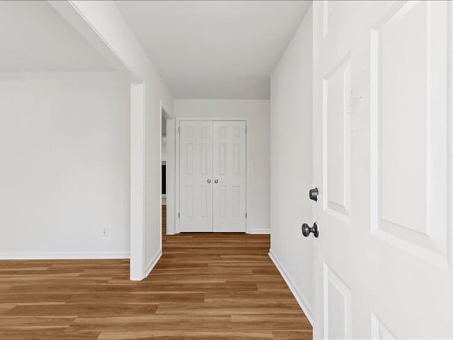 112 Winder Rd, Yorktown, VA 23693 - photo 2