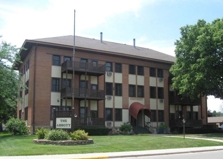 913 Abbott St unit 202, Albert Lea, MN 56007 - photo 1