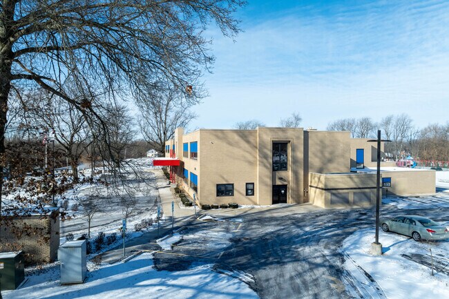 Chapel Hill Christian School- Green Campus is located in Akron, Ohio.