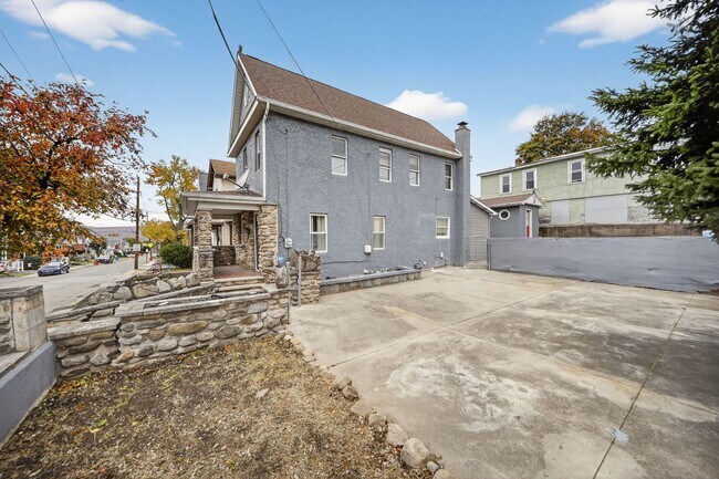 2035 Delaware St, Dunmore, PA 18512 - photo 4