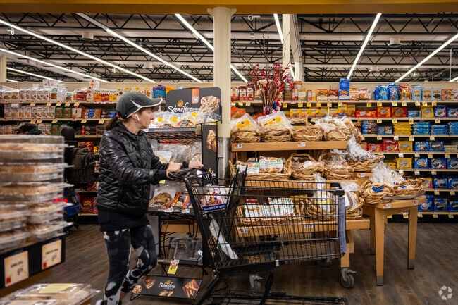 Shaw's provides convenient grocery shopping in Riverside, East Providence.
