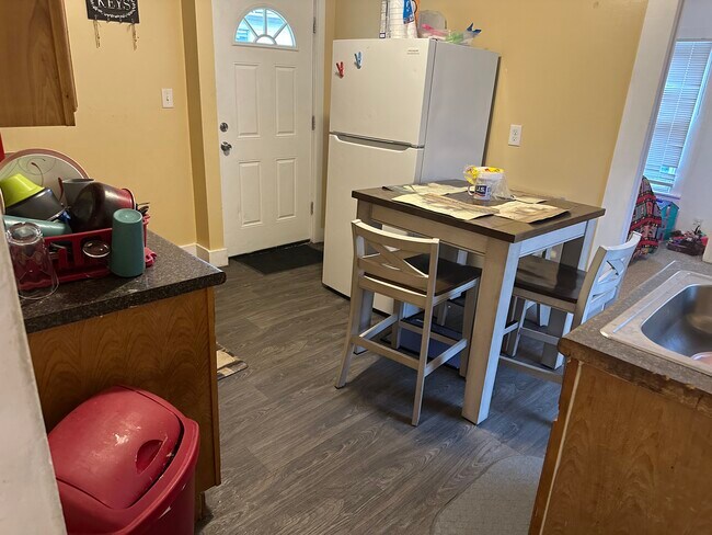 58 Tolland St unit B, East Hartford, CT 06108 - photo 3