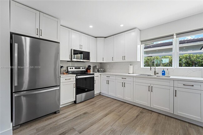 300 NE 116th St, Miami, FL 33161 - photo 6