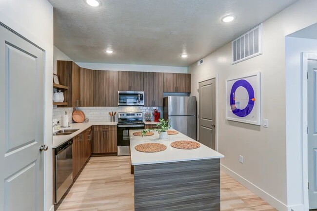 Kitchen (2 Bed/2 Bath)