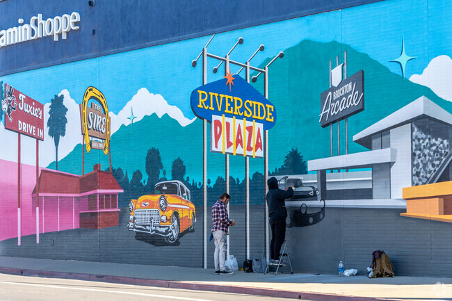 Explore Magnolia Street in Magnolia Center, adorned with captivating artworks and murals.