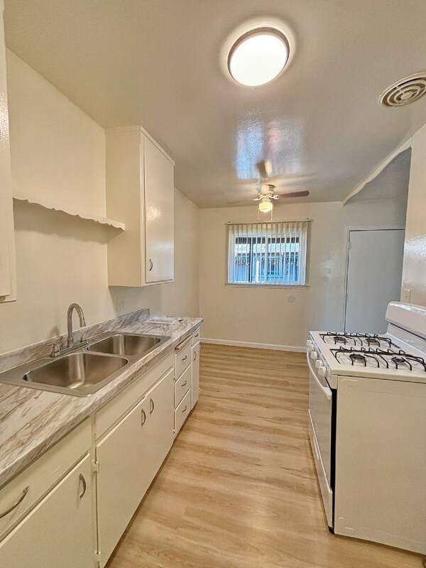 1107 W Highland St unit 8, Santa Ana, CA 92703 - photo 3