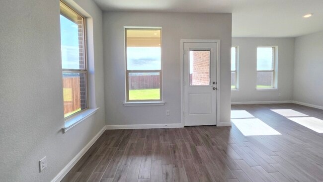 649 Harvey St, Grandview, TX 76050 - photo 4