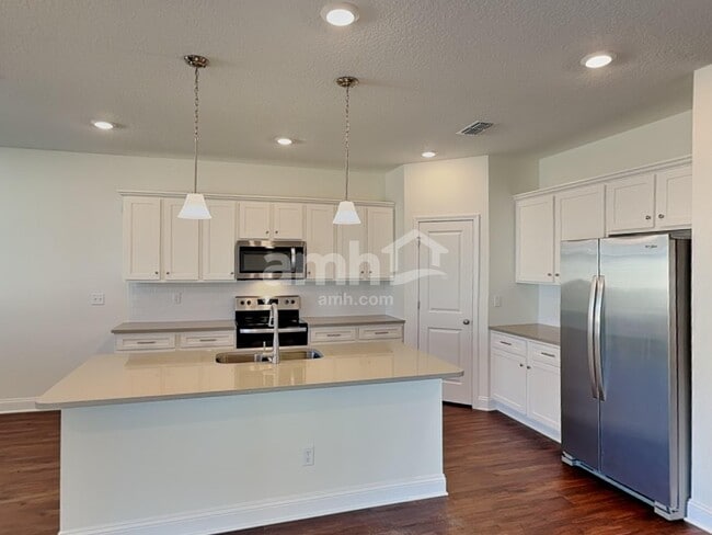 37660 Rattle Snake Trail, Zephyrhills, FL 33541 - photo 3