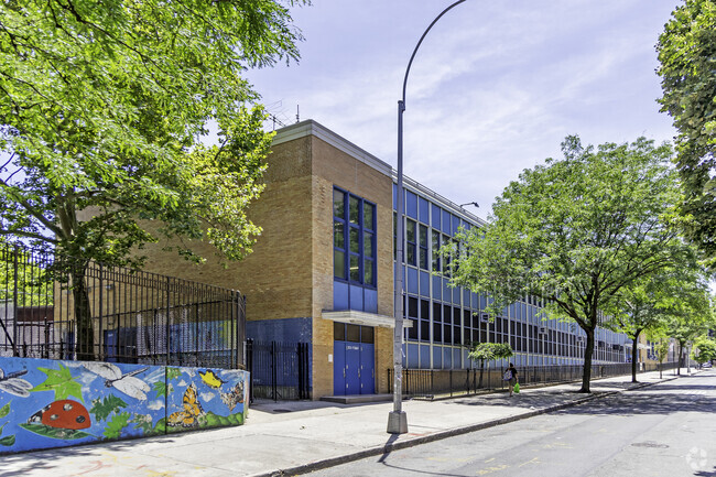 P.S. 8 - Issac Varian has  a student-teacher ratio of 11 to 1.