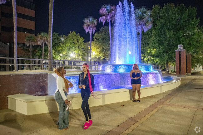 For residents of Highland Park the downtown Albany features and amenities are very close.