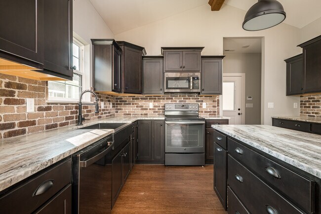 9024 Haylyn Ln unit 38251515, Georgetown, IN 47122 - photo 6