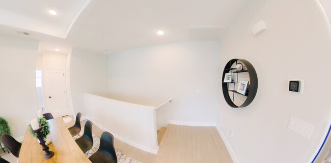 Entry Décor