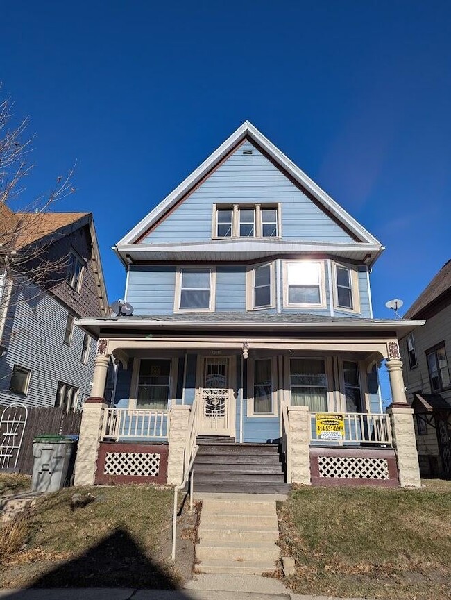 4722 W Garfield Ave, Milwaukee, WI 53208