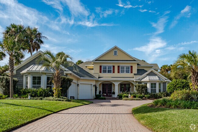 Large single family homes can be seen in Sawgrass.