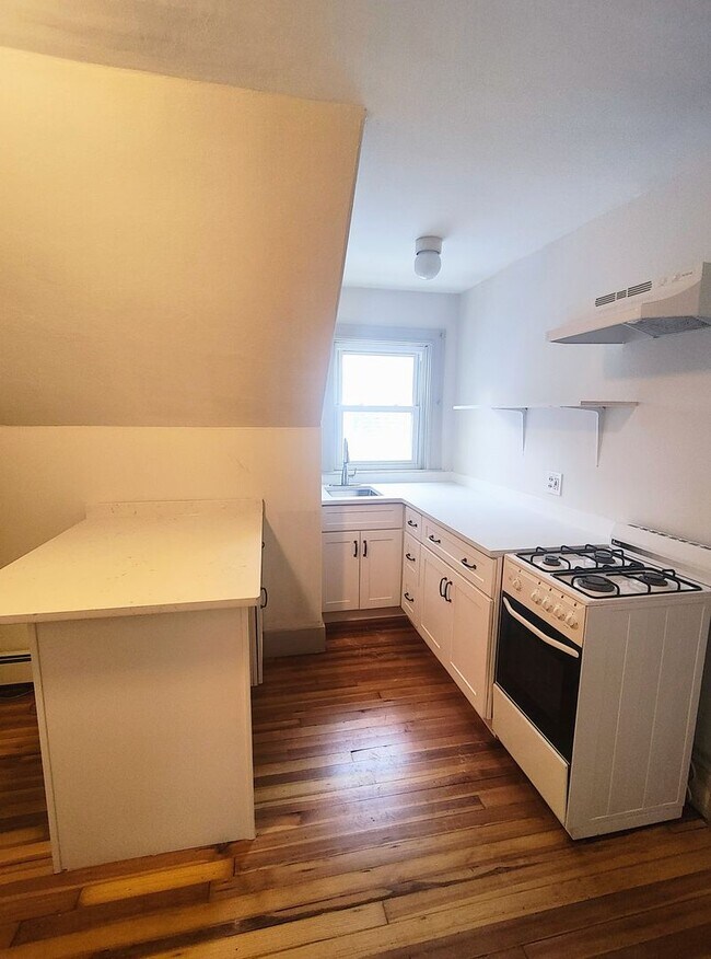 31-33 Pitman St unit 3rd Floor, Providence, RI 02906 - photo 4