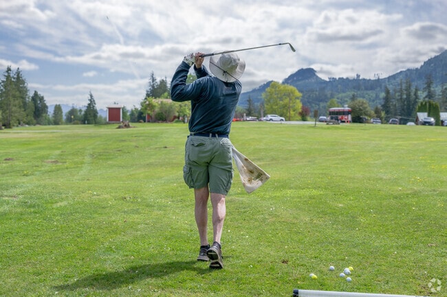 Enjoy breathtaking views while playing golf at Overlook Golf Course near Conway.