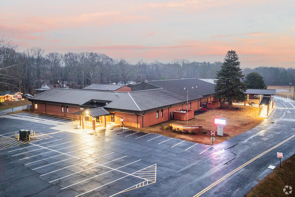 Buchanan Elementary School is an above average, public school located in Buchanan, GA.