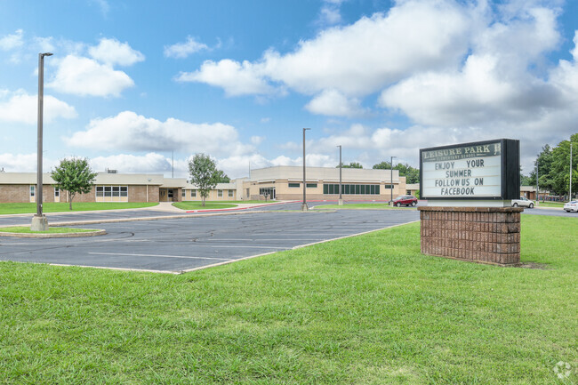 Leisure Park Elementary averages under 600 students per year in all grades.