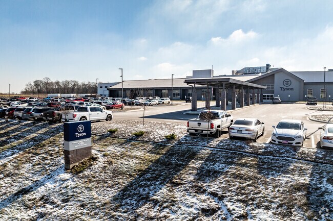 There are several large factories that employ most of the residnets of Bowling Green.