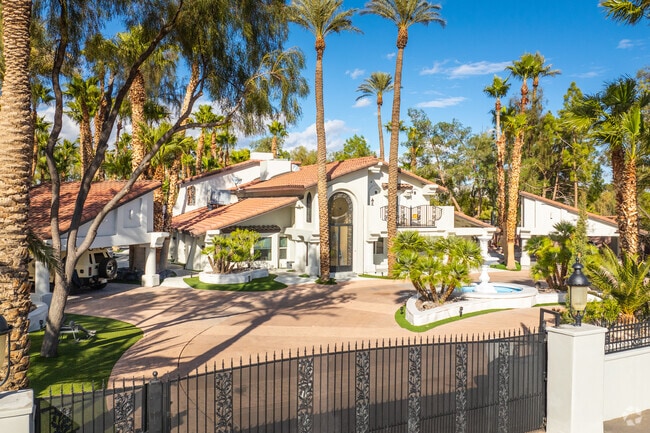 Beautiful stately mansions are found throughout Paradise Valley East.