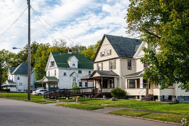 Owners take great pride in maintaining their homes in Arlington.