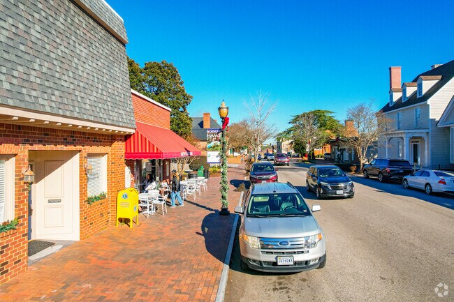 Window displays on Main Street showcase gift shops, gourmet markets, and home décor unique to Smithfield, close in proximity to Northern Isle of Wight.