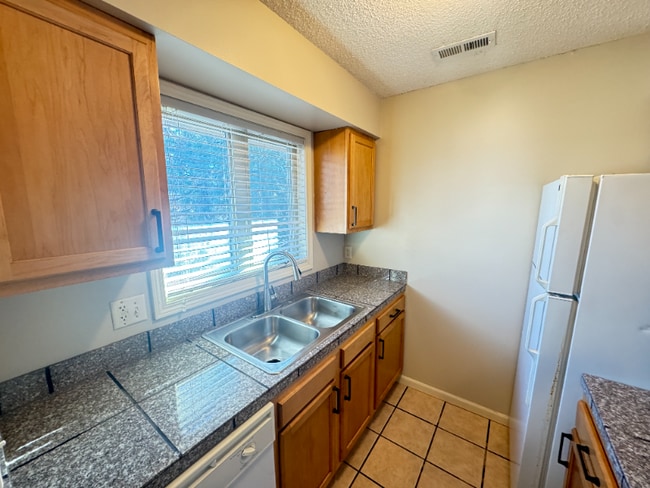 1531 D St unit 9, Lincoln, NE 68502 - photo 3