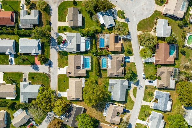 Beacon Woods is full of ranch and raised ranch homes.