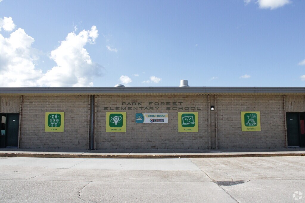 Main entrance to Park Forest Elementary School in Park Forest/LA North, Baton Rouge LA