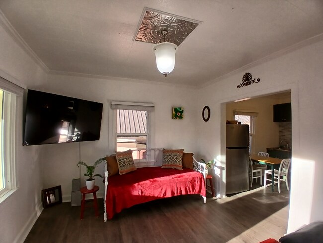 402 S Chestnut St unit 402, Trinidad, CO 81082 - photo 4