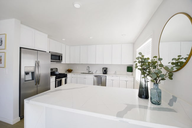 CitiZen South Bay on West 235th St., Torrance, CA 90505 - photo 6