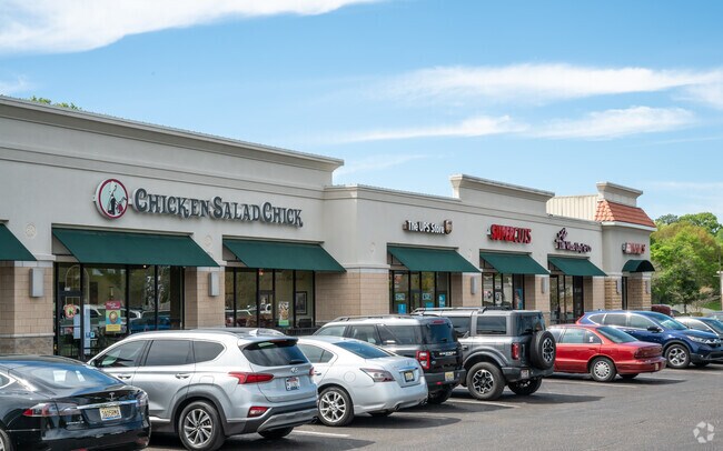 Enjoy big name restaurants near Great McGehee Estates.