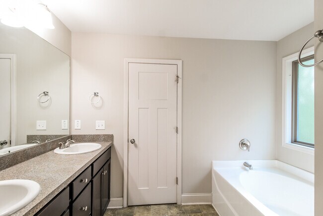 408 Pearl St, Locust Grove, GA 30248 - photo 7