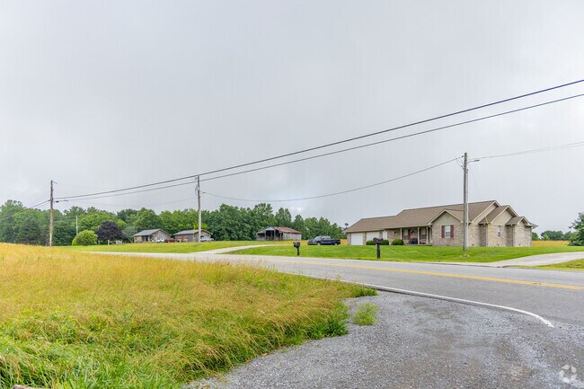 Homes in Cagle-Fredonia are spread apart with lots of land.