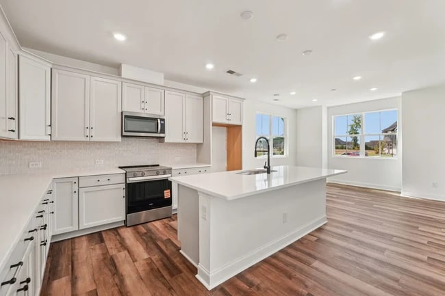 608 Mercury Dr, Tega Cay, SC 29708 - photo 3