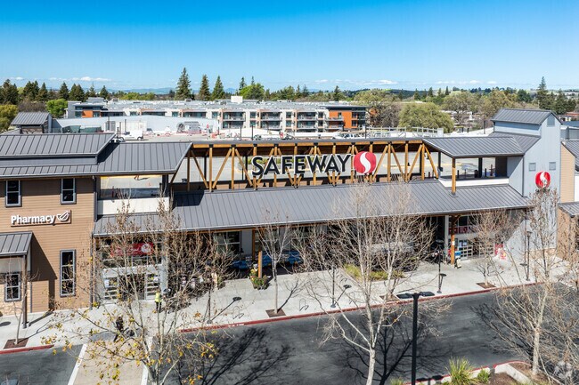 The Safeway in the Carriage Hill area of Walnut Creek offers convenient grocery shopping with a wide selection of products.