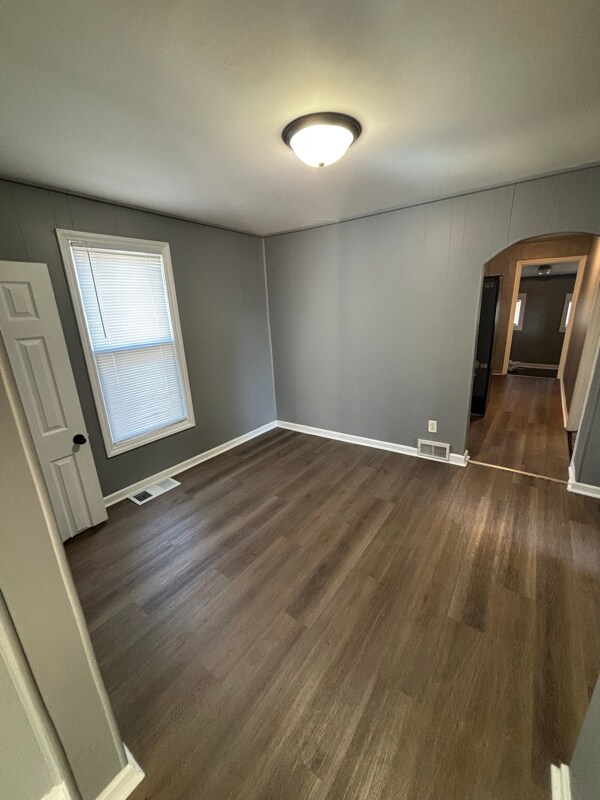 901 W Valley St, Saint Joseph, MO 64504 - photo 2