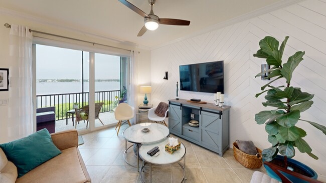 1010 Tidewater Shores Loop unit 307, Bradenton, FL 34208 - photo 2