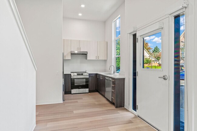 Luxury Kitchen (Unit 4)