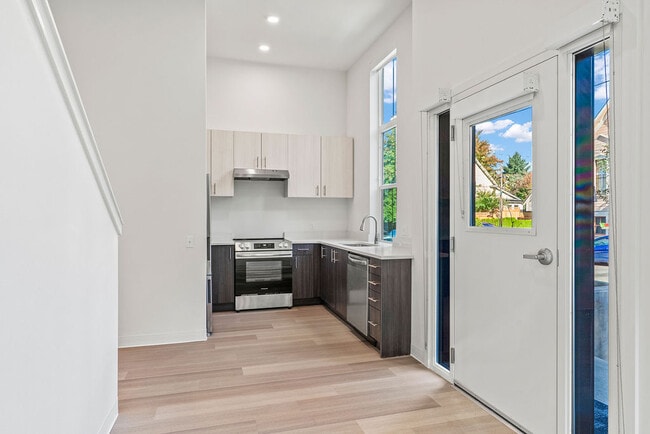 Luxury Kitchen (Unit 4)