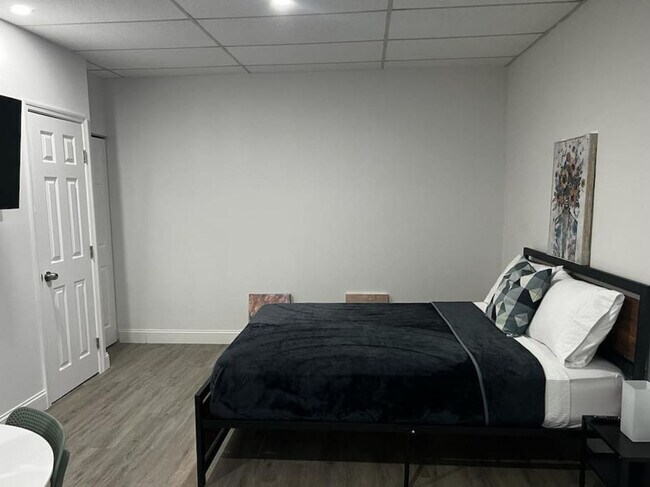 470 SW 7th St unit ID1056540P, Miami, FL 33130 - photo 3