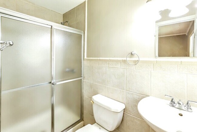 10509 E 82nd St, Raytown, MO 64138 - photo 7