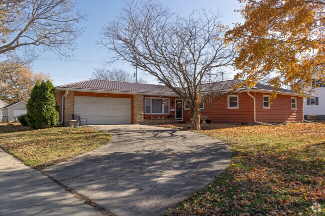 Ranch-style homes in Oelwein provide single-level living and large yards.