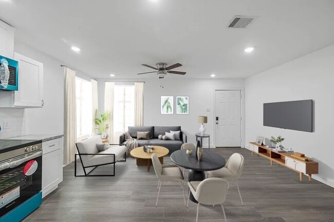 8011 Caddo Rd, Houston, TX 77078 - photo 4