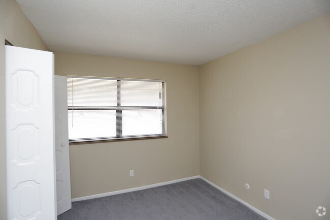 Cottonwood Creek, Saint Joseph, MO 64506 - photo 4