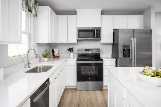 69 Summerfield Dr unit 36143772, Hanover, PA 17331 - photo 2