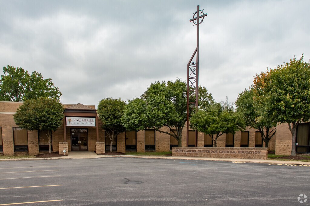 St Gabriel School provides private education in the neighborhood of 
Outlying Lake County