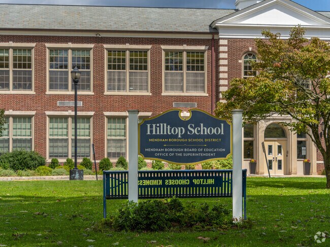 Hilltop Elementary School has a student teacher ratio of 10 to 1.