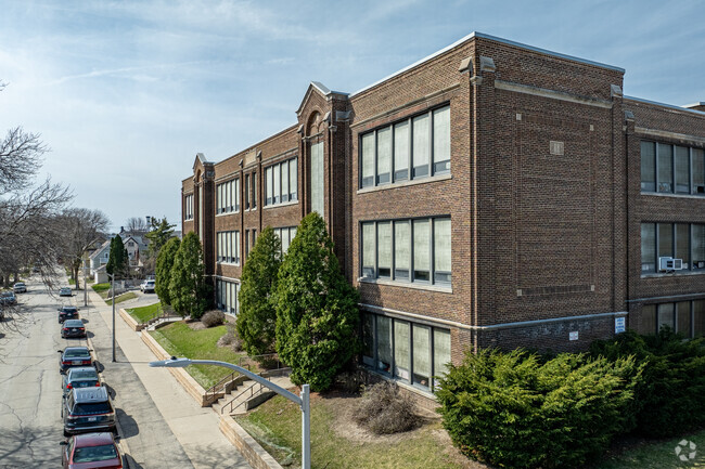 Students in Milwaukee can attend Horace Mann Elementary School.